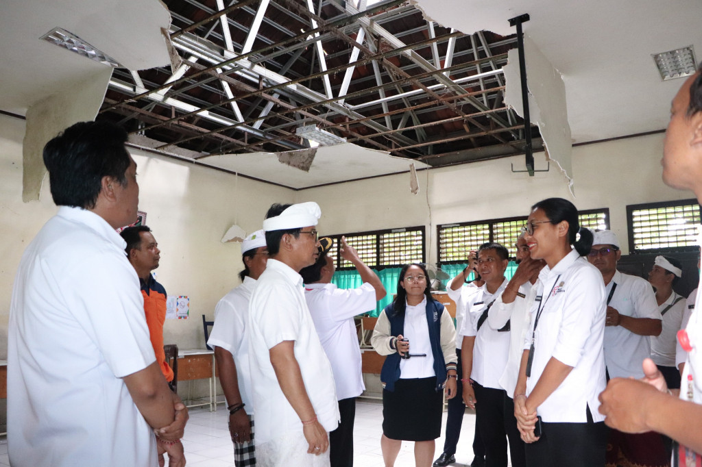 Sekda Adi Arnawa Tinjau Gedung SDN. 3 Bongkasa